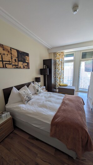 Doppelzimmer | Iron/ironing board, bed sheets - Hotel Harder Minerva (Interlaken)