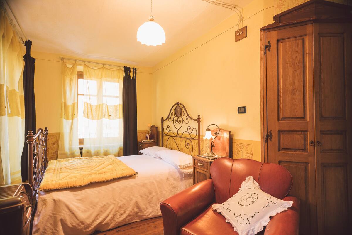 Design Triple Room, Balcony, River View (Yellow)