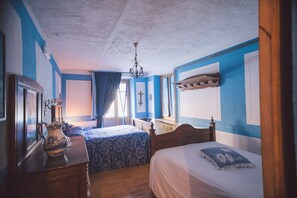 Design Quadruple Room, Balcony, River View (Blue)