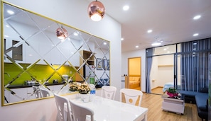 Deluxe Apartment, 3 Bedrooms, Sea View, Beachfront | In-room dining