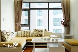 Deluxe Apartment, 2 Bedrooms, Sea View, Beachfront | Living room