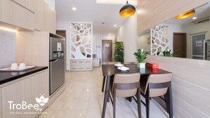 Căn hộ tiện nghi đơn giản, 2 phòng ngủ, quang cảnh biển | Tủ lạnh nhỏ