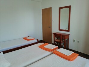 Leilighet, sjøutsikt (5 Adults) | Lydisolert, strykejern/-brett, reiseseng for barn og wi-fi (inkludert)