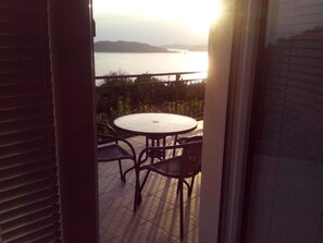 Studio, uitzicht op zee (2 Adults) | Balkon