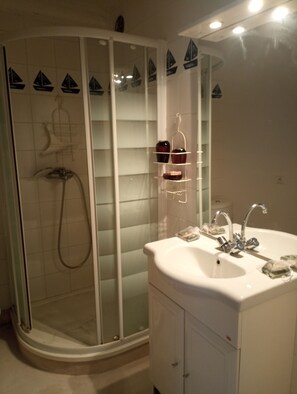 Hårtørrer, håndklæder, Toiletpapir