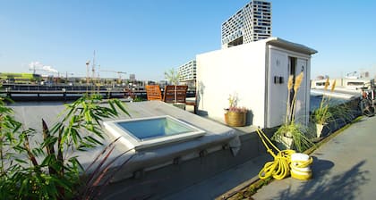 Luminoso y espacioso estudio @ eco houseboat!