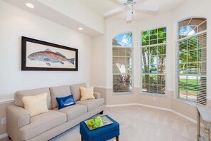 Smart TV - Evergreen by the Sea - Perfect Vacation Home for Y (Cape Coral)