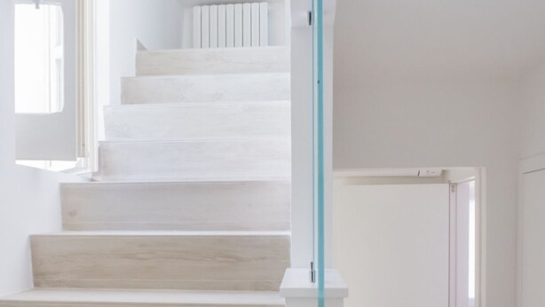 A staircase with white steps and a glass railing. - S186 - Sirolo, wonderful sky-earth in the historic center (Sirolo)