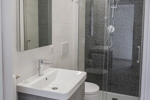 Shower, bidet, towels - S186 - Sirolo, wonderful sky-earth in the historic center (Sirolo)