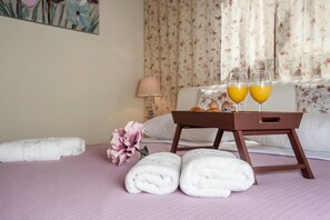 Duplex, 2 Bedrooms, Partial Sea View | Individually decorated, blackout drapes, soundproofing - Kyriaki' s Cozy Appartment (Chania)