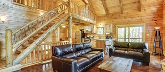 Authentic Log Cabin: King Bed + Hot Tub + Fire Pit