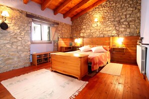 4 quartos, ferros/tábuas de passar roupa, Wi-Fi, roupa de cama