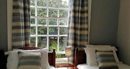 Fairfield Sleeps 4 (2 bedrooms)