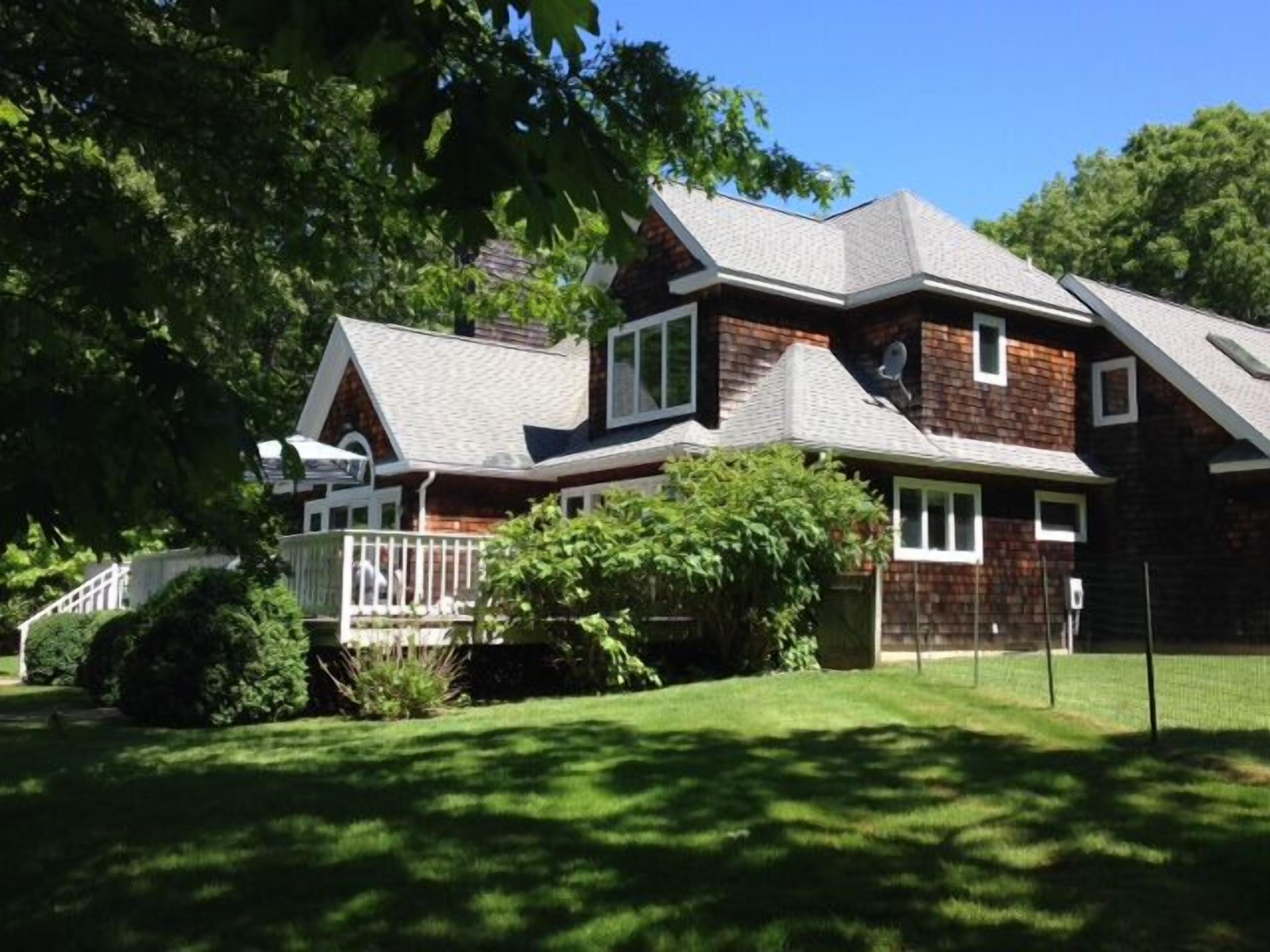 Charming 4 Bedroom Sun-Filled House with Pool