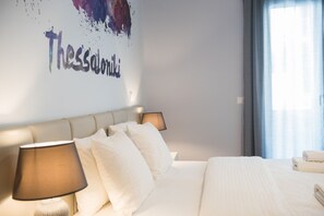 Studio City - 1 kingsize-säng | 1 sovrum, sängtillbehör av högsta kvalitet, duntäcken och skrivbord