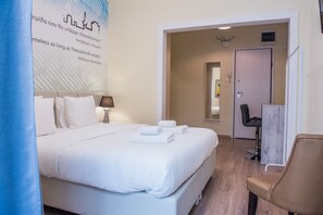 City Studio, 1 King Bed | 1 bedroom, premium bedding, down comforters, desk - Nephele Studios by halu! Apartments (Thessaloniki)