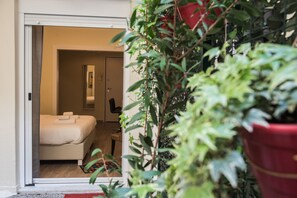 City Studio, 1 King Bed | Terrace/patio - Nephele Studios by halu! Apartments (Thessaloniki)
