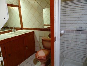 Shower, hair dryer - single storey apartment at the foot of the slopes (Ax-les-Thermes)