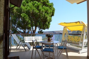 Outdoor dining - Sea view villa with garden between Syracuse and Catania (Costa Saracena - Castelluccio)