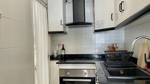 Frigorífic, microones, forn i cafetera i tetera 