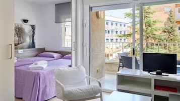 3 bedrooms, iron/ironing board