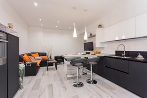 Fridge, oven, stovetop, dishwasher - The Apartment-Trastevere (Roma)
