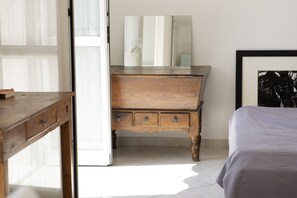 2 Schlafzimmer, Schreibtisch, Bügeleisen/Bügelbrett, Reisekinderbett