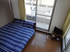 5 bedrooms, iron/ironing board, WiFi, bed sheets - Easy access to Tenjin and Hakata Sta.!  (Fukuoka)