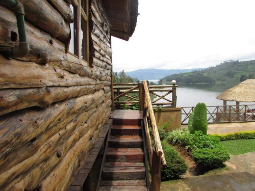 Bunyonyi is a traveler's paradise located at Lake Bunyonyi