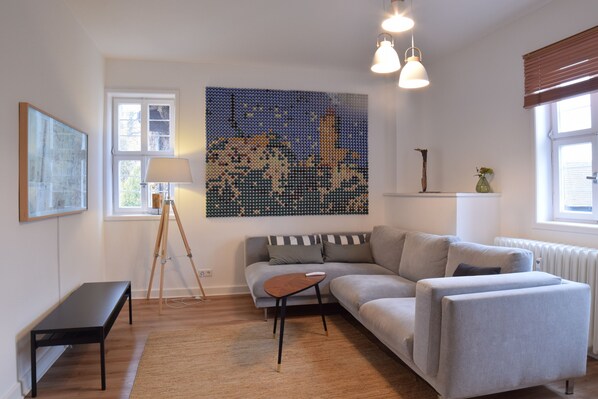 30-Zoll-Flachbildfernseher mit Satellitenempfang, Fernseher