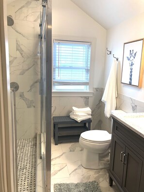 Combined shower/tub, hair dryer, towels, soap - The Ginger Bread House~Central Location~King Beds~Charming (Topeka)