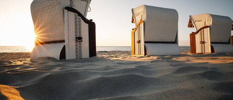 In StrandnĂ€he, LiegestĂŒhle