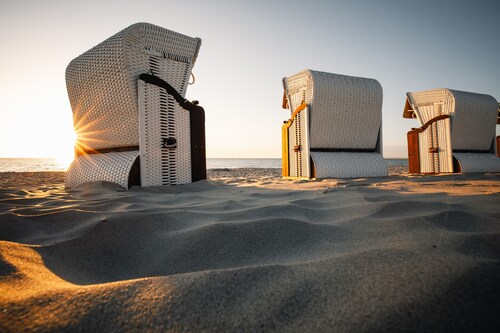 Traum Family-Ferienhaus: Pool, Sauna, Kamin bis 8 Per. – in 350m Strand & Bodden