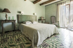 9 bedrooms, iron/ironing board, free WiFi, bed sheets