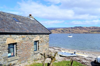 Pier Cottage at Kames -  a cosy studio cottage