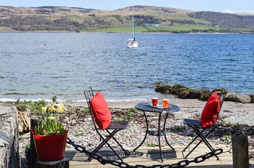 Pier Cottage at Kames -  a cosy studio cottage