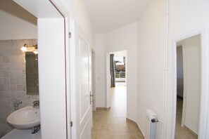 Badewanne, Haartrockner, Bidet, Handtücher