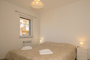 2 bedrooms, iron/ironing board, WiFi, bed sheets