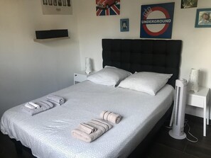 3 bedrooms, iron/ironing board, Internet, bed sheets