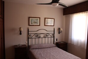 2 bedrooms, in-room safe, iron/ironing board, bed sheets