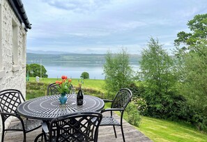 تناول الطعام بالخارج