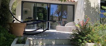 Modernt hus med jacuzzi