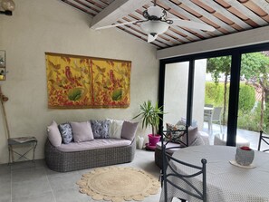 Interior - Contemporary house with jacuzzi (La Bouilladisse)