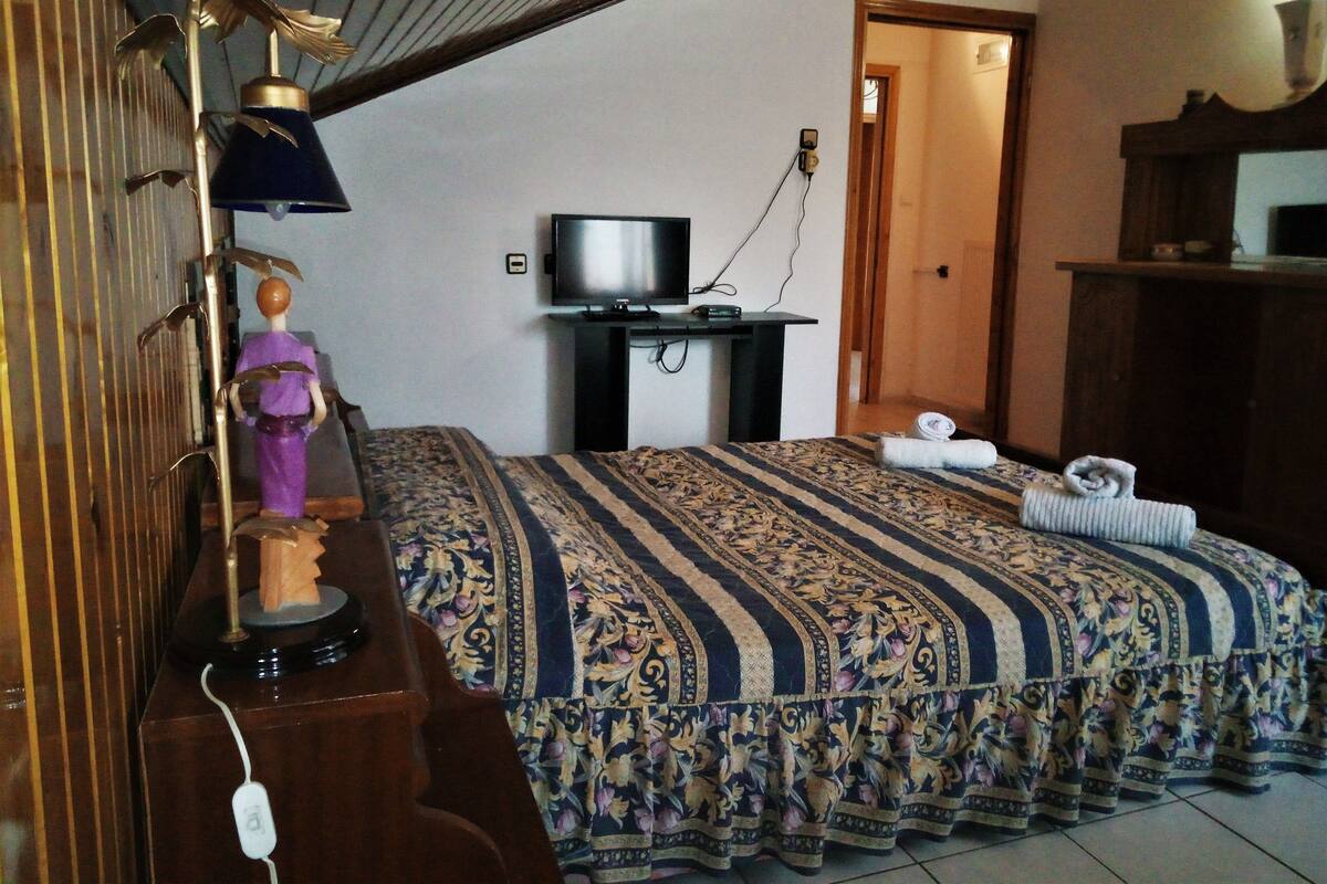 Ropa de cama de alta calidad, wifi gratis y decoración personalizada