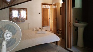 Premium bedding, WiFi (free), individually decorated - Kostis Hause (Kalabaka)