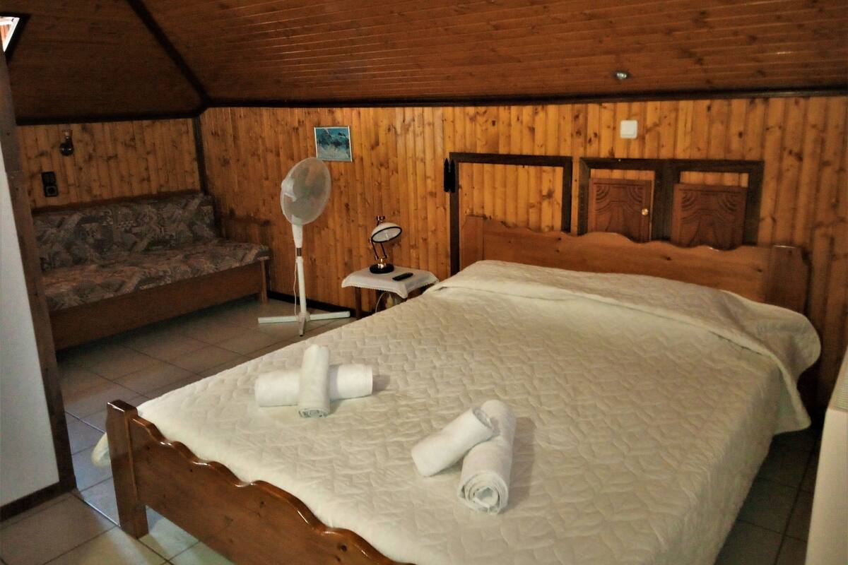 Ropa de cama de alta calidad, wifi gratis y decoración personalizada