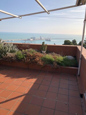 Terrace/patio - Penthouse Anna, in the center of a small town with a splendid sea view (Ortona)