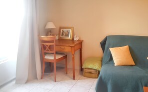 2 bedrooms, desk, iron/ironing board, free WiFi - Homerez - House in Primelin (Primelin)