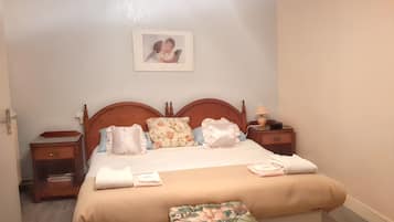 2 bedrooms, desk, iron/ironing board, free WiFi
