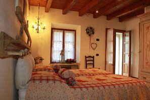 2 bedrooms, WiFi - CASA MARGHERITA - a pearl in the tranquility of the hills (caprino Veronese)